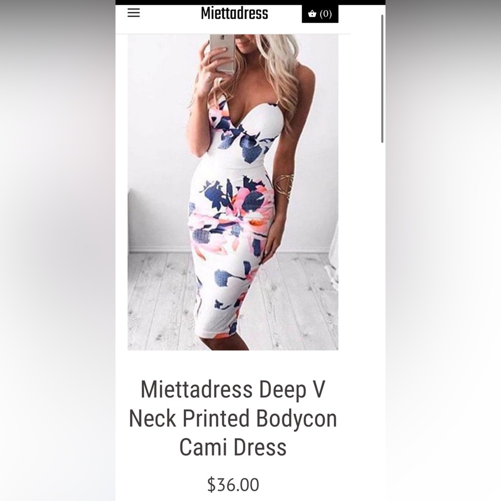 Miettadress Deep V neck printed bodycon dress.